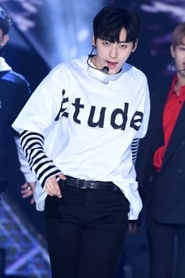  워너원 황민현, '잘생김 한가득~'