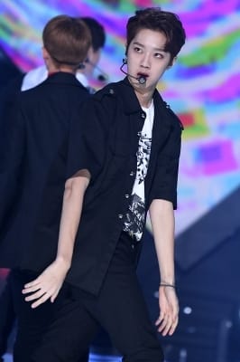  워너원 라이관린, '카메라 바라보는 강렬한 눈빛~'