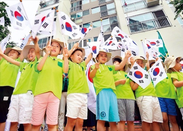 태극기 달기 시범아파트로 선정됐어요