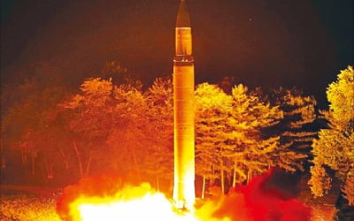  북한 ICBM 발사에 미국 '군사옵션' 경고