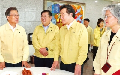 문재인 대통령 "지금은 엄동설한…봄 왔을때 씨 뿌릴 준비해달라"