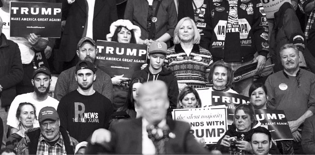 지난해 3월 미국 러스트벨트인 미시간주 워런에서 트럼프 당시 공화당 대선후보가 지지자들이 지켜보는 가운데 연설하고 있다.  AP연합뉴스 