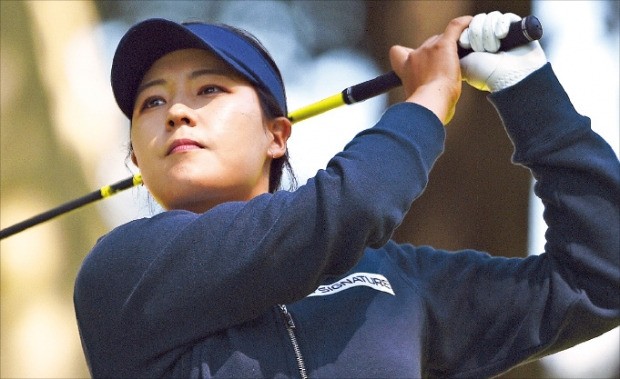 전인지가 25일(한국시간) 캐나다 온타리오주 오타와 헌트&GC에서 열린 미국여자프로골프(LPGA) 투어 캐나다 퍼시픽 여자오픈 1라운드 18번홀에서 티샷을 하고 있다.  AP연합뉴스 