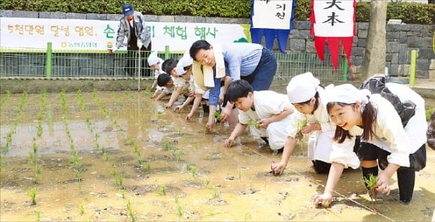  [메세나 경영] 농업박물관·무료 음악회… 농촌 의료지원도