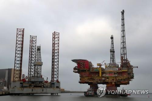 국제유가 소폭 하락…WTI 2%↓, 50달러 밑으로