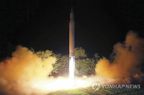 "北 ICBM 동해낙하 10분뒤 상공서 에어프랑스 운항 아슬아슬"