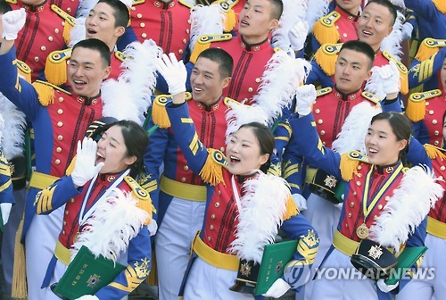 육사 경쟁률 33 대 1 사상 최고…"취업난에 군장교 선호"