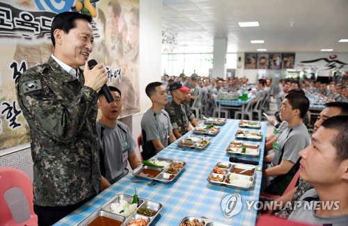 송영무, '공관병 갑질' 軍 긴급대책회의…"장병 인권 존중"