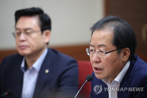 홍준표, 문무일 검찰총장 예방 사양…"정치적 오해 소지"