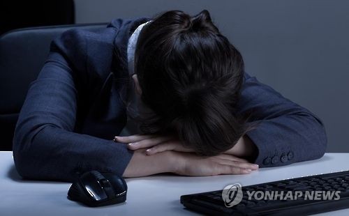 스마트폰·긴 노동으로 잠 부족… 호주 피로 사망 한해 3천명