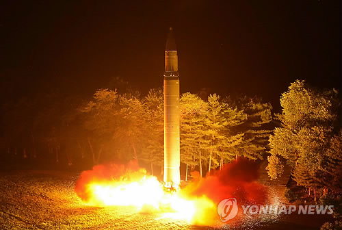 트럼프 "북한, 미국 더 위협말라…'화염과 분노'에 직면할 것"