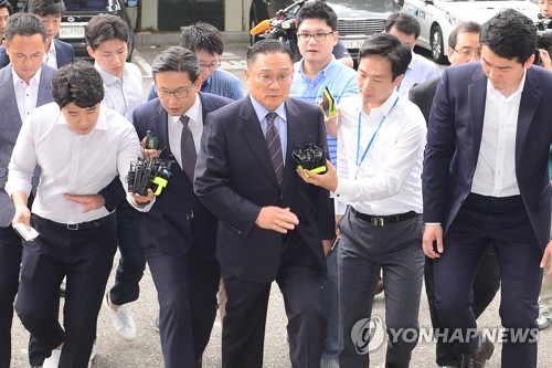 군 검찰, 박찬주 대장 공관 등 5곳 압수수색…강제수사 돌입