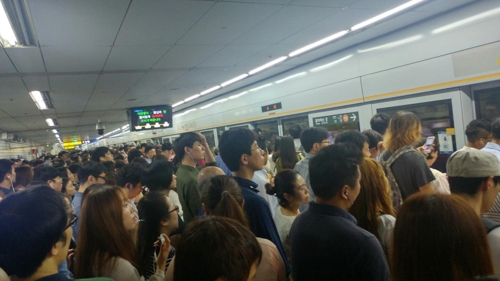 분당선 수서역서 열차 고장으로 운행 지연… 출근길 불편