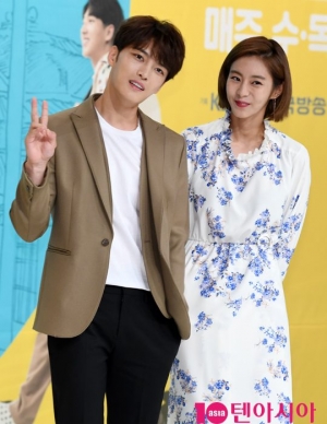 [TEN PHOTO]김재중-유이 &#39;우린 비주얼 커플&#39;