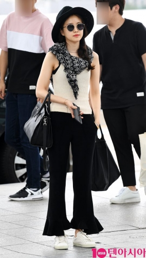 [TEN PHOTO]에이핑크 손나은 &#39;공항에 뜬 청순여신&#39;