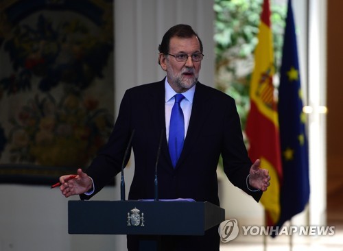 스페인 총리, 바르셀로나로 이동…"테러범, 우리 삶 파괴 못 해"