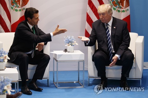 트럼프 "멕시코도 이민정책 칭찬"에 멕시코 "그런 말 안했는데"