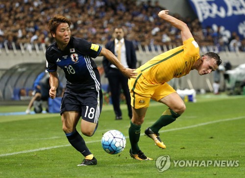 일본, 호주 2-0 꺾고 조1위로 러시아行 조기 확정