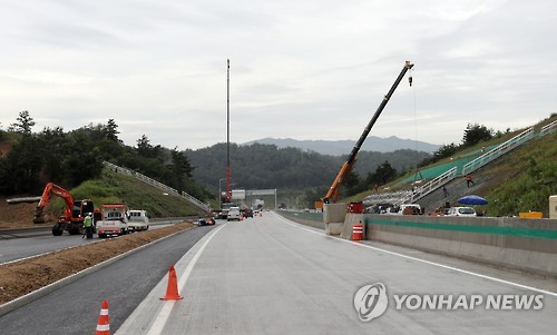 [文정부 첫예산] 철도건설 지출 1.9조, 고속도로 건설서 6천억 깎였다