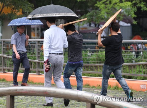 "우산 챙기세요" 흐리고 비 오는 유둣날…제주·남해안 강풍