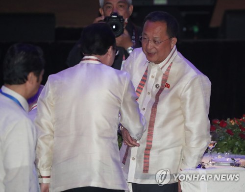 남북외교장관 '조우'… 北리용호 "南 대북제안 진정성 결여"