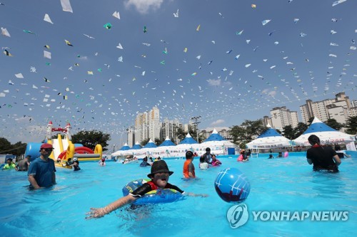 폭염에 펄펄 끓은 '입추'… 양산 38.7도·부산 37.7도