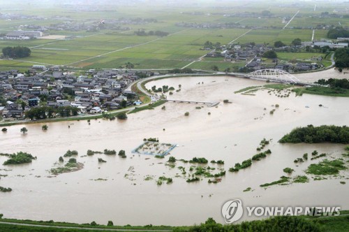 태풍 노루, 日열도 관통…9만5000명에 피난 권고