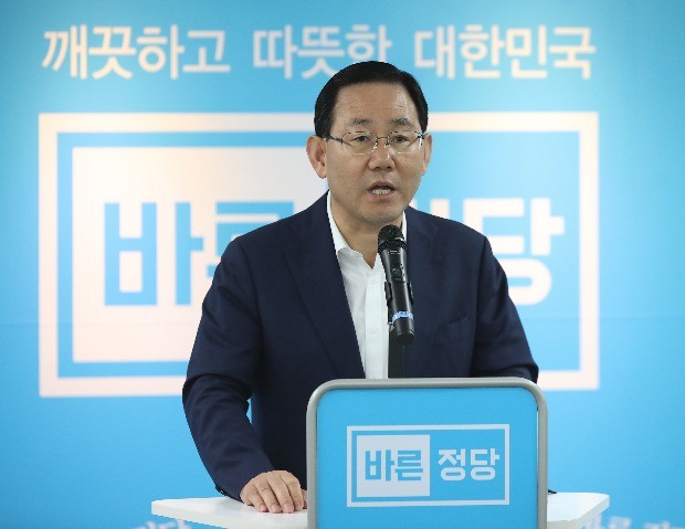 주호영 "해방 이후 최대 안보위기… 문 대통령 휴가 중단해야"