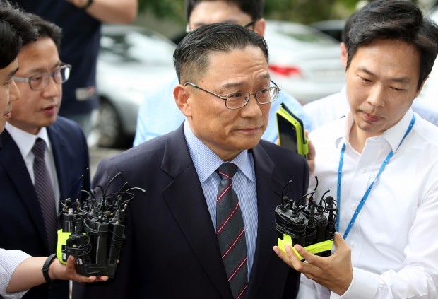 정부 '갑질 대책'… 군 공관병·경찰간부 차량 운전의경 폐지