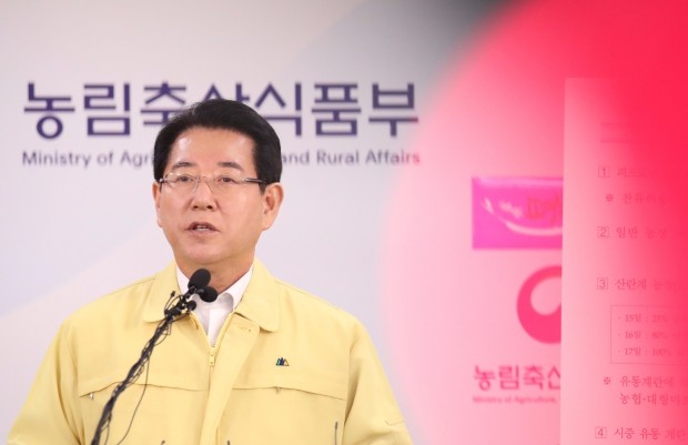 김영록 장관 "산란계농장 전수조사 일부 문제… 121개소 재검사"