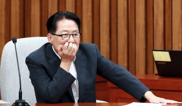 '박근혜 명예훼손' 박지원측 "朴 선고 이후 재판해달라"