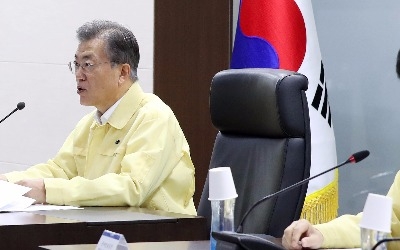 문 대통령 "강력한 대북응징 능력 과시"… F15K 폭탄투하 훈련