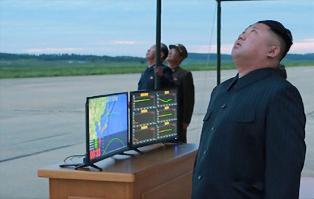 북한 '화성-12형', 예정 궤도 그대로 비행한 듯… 정밀도 입증?