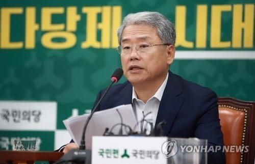 김동철 "추미애, 퇴행적·이분법적 양당제 미몽에서 벗어나야"