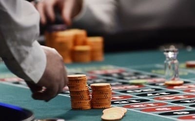 일본, 카지노서 내국인은 현금만 사용 추진…도박 중독 감소할까