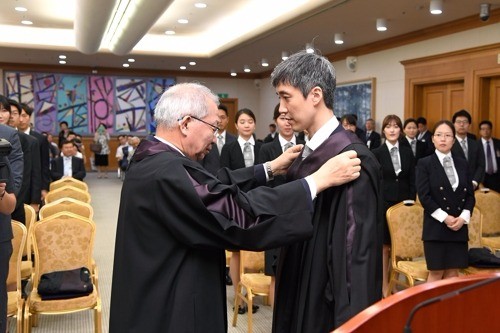 대법원장 "국민 신뢰 없으면 판사 독립 원칙 무너져"