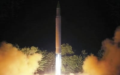 "北 ICBM 동해낙하 10분뒤 상공서 에어프랑스 운항 아슬아슬"