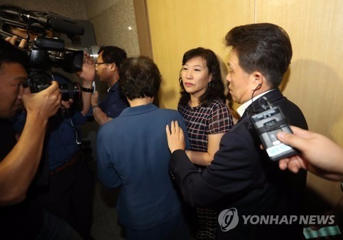 박기영 과기혁신본부장 사퇴 거부… 간담회장서 울음