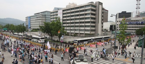 법원, '광복절 범국민대회' 미국·일본 대사관 '에워싸기' 불허
