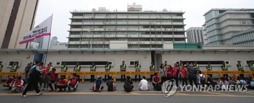 '광복절' 서울 도심서 보혁단체 집회…미국·일본대사관앞 행진도