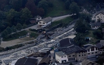 '엎친 데 덮친' 스위스 마을… 추가 산사태로 실종자 수색 중단