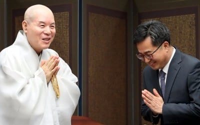 김동연, 조계종 총무원 예방…"종교별 과표기준 분리 없다"
