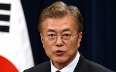 문 대통령 국정운영 긍정평가 78.2%… 전달보다 7.1%p 하락