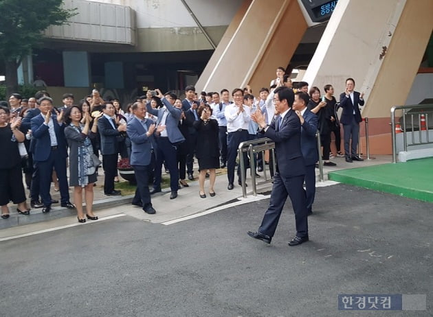 박수 받는 유승하 현대건설 전무. 전형진 기자