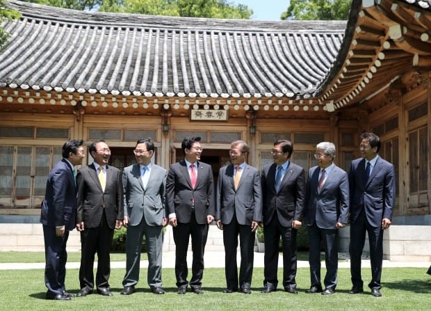 문 대통령 회동제안, 한국당 부정적…국민·바른 "응할 것"