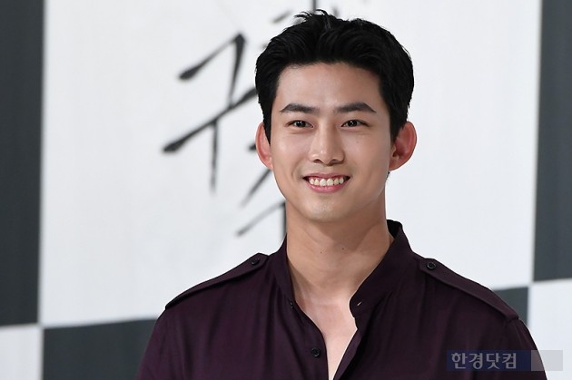 옥택연, 영주권 포기·허리디스크 치료 후 현역으로…"오늘(4일) 조용히 입대"