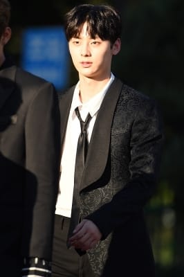  워너원 황민현, '태양도 질투하는 멋짐' (소리바다 어워즈)