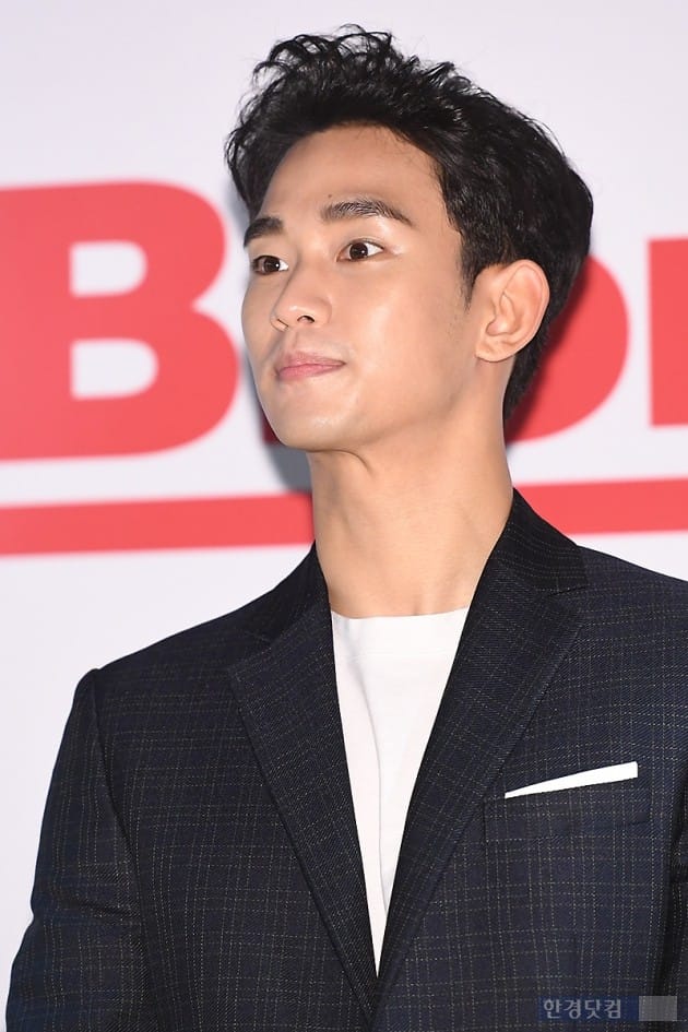 [포토] 김수현, '조각이 따로 없네~'