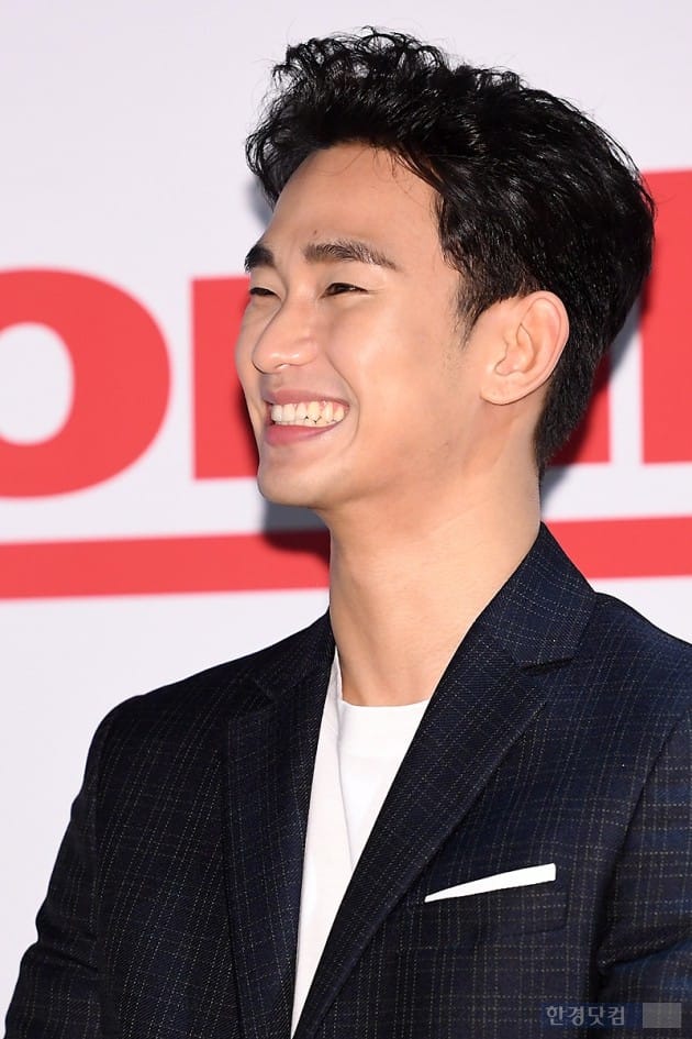 [포토] 김수현, '보는 사람도 미소짓게 만드는 환한 웃음'