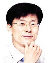 [조성근의 데스크 시각] 강남 공룡에 소 몇마리 던져준들